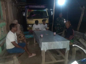Patroli Malam di Moyo Hulu: TNI Perkuat Keamanan dan Cegah Gangguan Kamtibmas