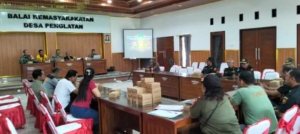 Babinsa Penglatan Pimpin Penguatan Kapasitas Linmas, Wujudkan Desa Aman dan Tangguh”
