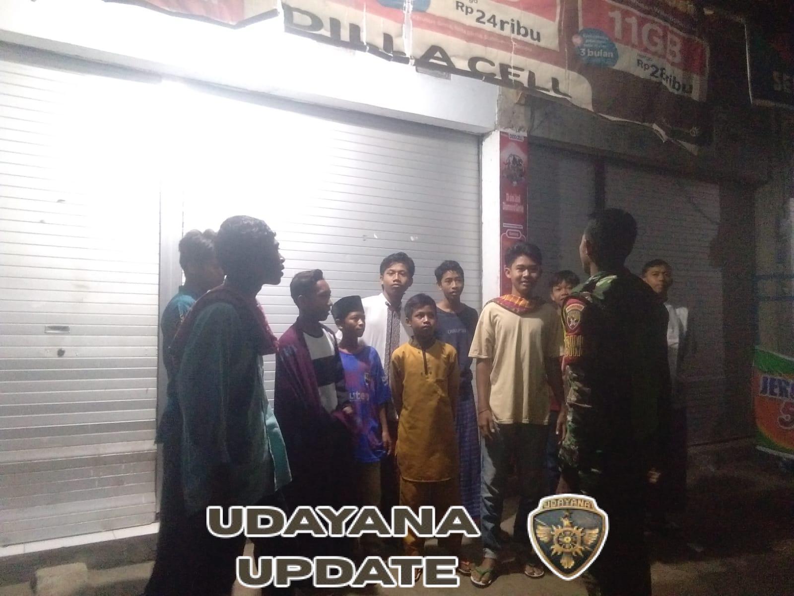 Babinsa Koramil Bolo Pererat Kebersamaan Lewat Ronda Malam dan Siskamling Warga