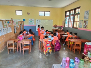 Ribuan Siswa di Kecamatan Pantai Baru Terima Makan Bergizi dengan Pendampingan Babinsa
