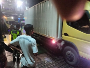 Piket Koramil Pantai Baru Monitoring Kedatangan Kapal Garda Maritim 3