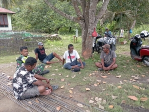Sinergi TNI–Rakyat, Babinsa Uludala Pantau Kamtibmas dan Beri Himbauan Warga