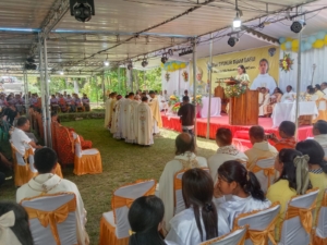 Babinsa Koramil 1621-02/Amanuban Tengah Dampingi Danramil Hadiri Pentabisan Imam Baru