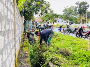 Sinergi TNI, Dinas PU, dan Masyarakat, Kodim 1613/Sumba Barat Kerja Bakti Bersihkan Jalan Weekarou