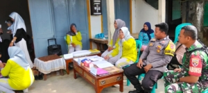 Sinergi TNI dan Tenaga Kesehatan dalam Giat Posyandu Gotong Royong Sampir B