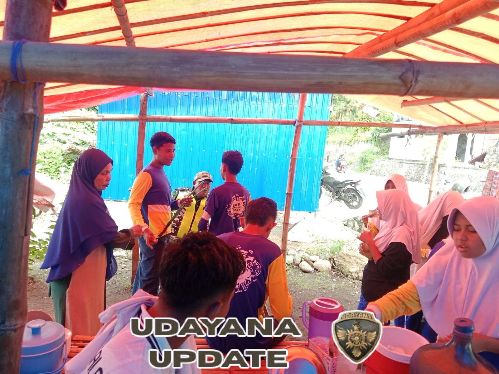 Jaga Kamtibmas, Babinsa Ende Utara Lakukan Pamwil dan Komsos Bersama Warga