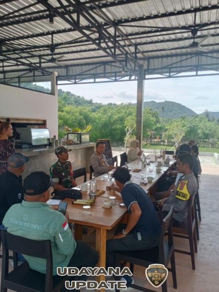 Sinergi TNI–Polri dan Masyarakat, Babinsa Hadiri Rapat Keamanan Pariwisata
