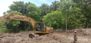 Babinsa Koramil 1627-01/Ba’a Pantau Pematangan Lahan Pembangunan KDKMP Desa Oeleka