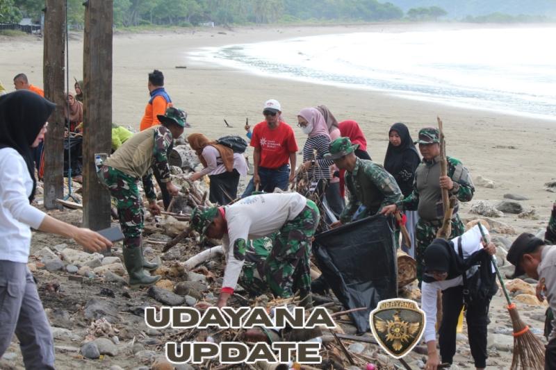 Kodim1628/KSB, Polres KSB dan Masyarakat Bersinergi Gelar Karya Bhakti Bersihkan Pantai Balad