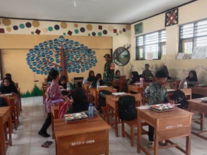 Program MBG di SDN 1 Air Suning Berjalan Lancar, Babinsa Turun Langsung Mendampingi