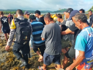 Babinsa Koramil 1627-01/Ba’a Bersama Warga Lakukan Pencarian Orang Hilang di Pantai Batu Termanu