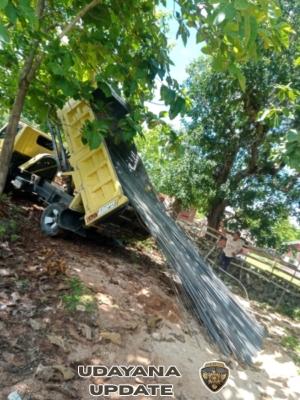 Babinsa Pantau Pendistribusian Besi Ulir KDKMP di Desa Mundek