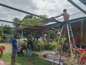 Babinsa Koramil 1602-04/Maurole Monitoring Keamanan Wilayah dan Komsos Bersama Warga Desa Mausambi