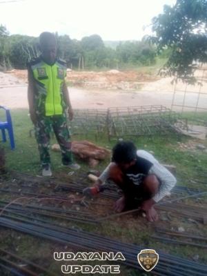 Proses Pelipatan Besi Cakar Ayam di Lokasi KDKMP Kuli Aisele Berjalan Lancar