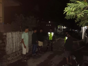Babinsa Desa Poja Pimpin Patroli Siskamling Cegah Kenakalan Remaja di Kecamatan Sape