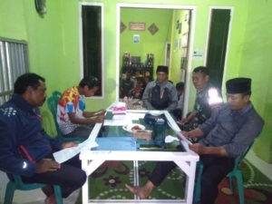 Dekat dengan Warga, Babinsa Dompu Aktif Jaga Keamanan Lingkungan