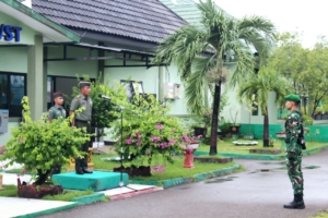 Kasdim 1601/Sumba Timur Pimpin Upacara Bendera, Tanamkan Patriotisme dan Disiplin Prajurit