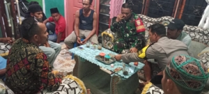 Wujudkan Kamtibmas Kondusif, Babinsa Koramil Hu’u Aktif Dampingi Ronda Malam