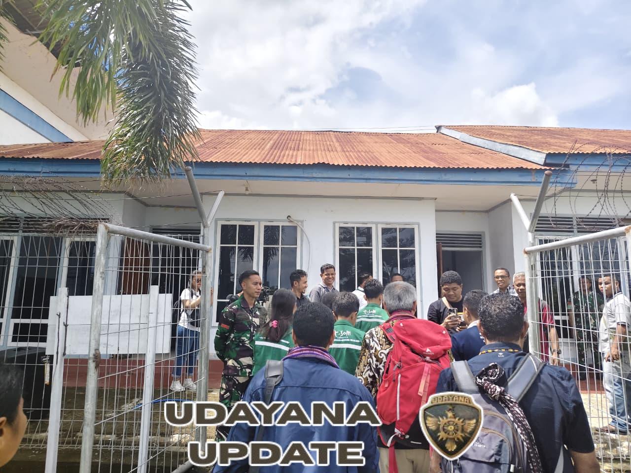 Penjemputan Tamu Gerejawi Berlangsung Aman, Babinsa Larantuka Turut Lakukan Pengamanan
