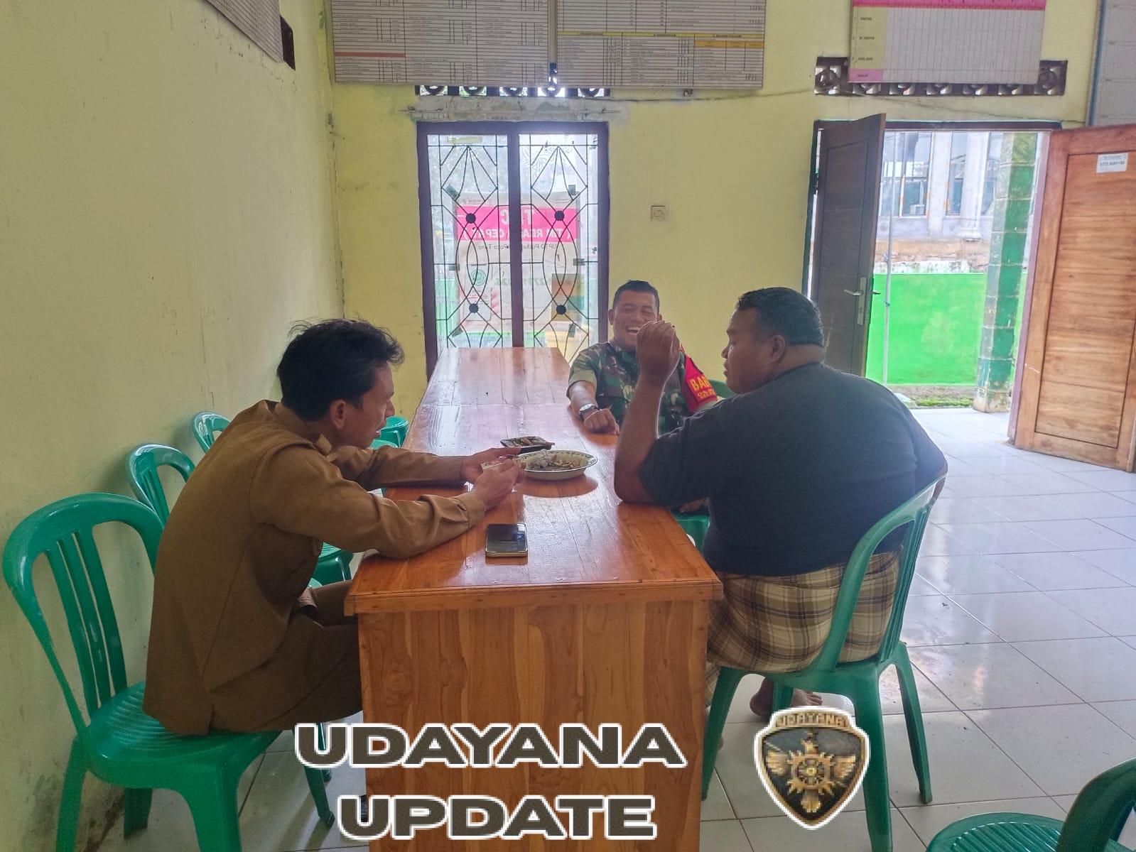 Melalui Komsos, Babinsa Desa Mantar Ajak Warga Perkuat Keamanan Lingkungan