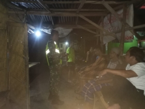 Babinsa Koramil Bolo Lakukan Ronda Malam untuk Jaga Ketertiban Desa