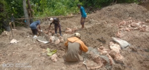 Babinsa Koramil 1627-01/Ba’a Pantau Pembangunan Pondasi KDKMP Desa Oeleka