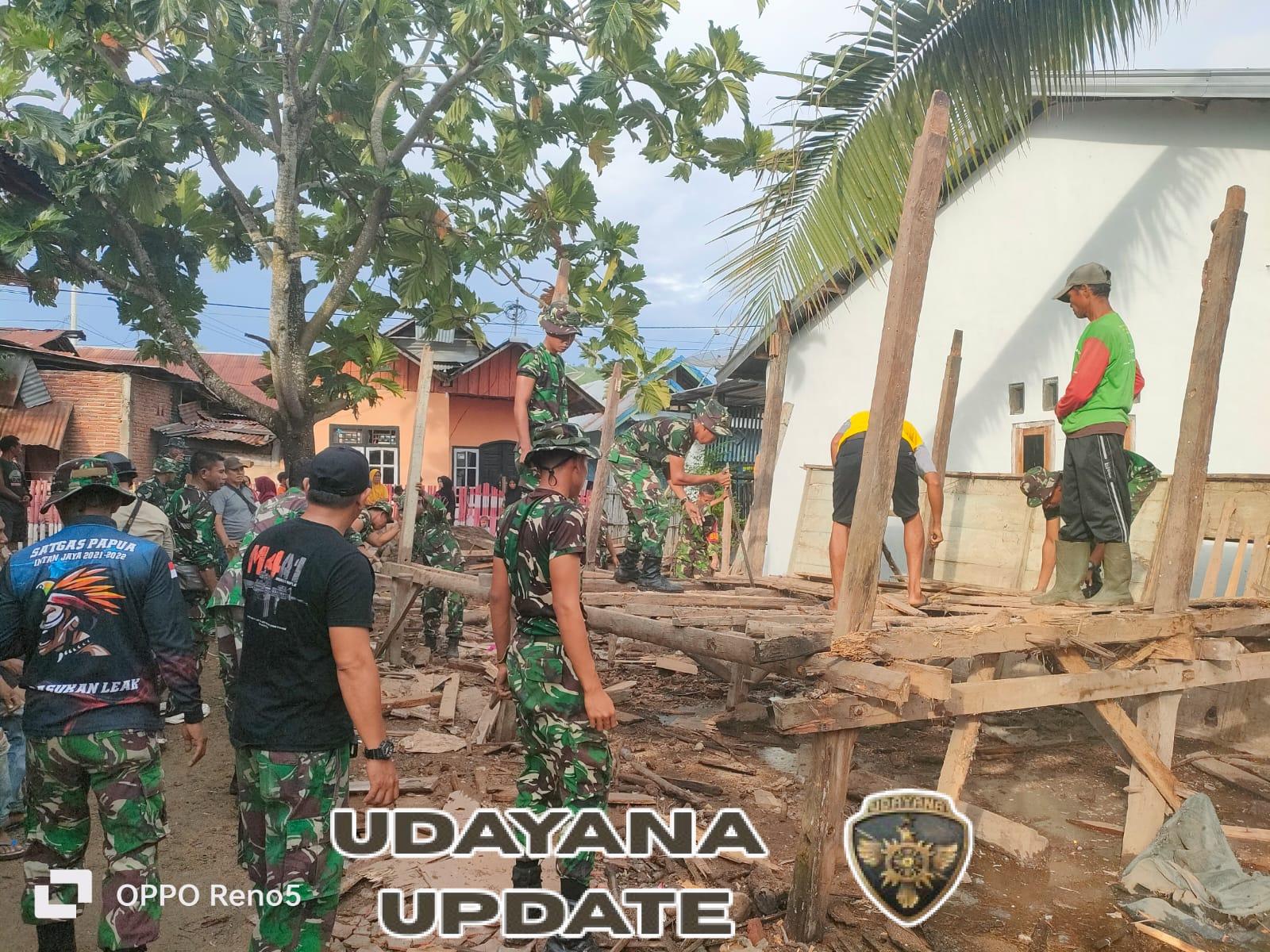 4. Wujud Kepedulian TNI: Prajurit Brigif TP 31/PS Ikut Bongkar RTLH Desa Waro dalam Program TMMD 127 Tahun 2026