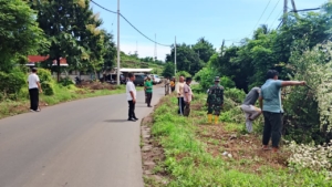 Perkuat Kepedulian Lingkungan, Danramil Wahidin Turun Langsung Bersama Masyarakat Padakguar