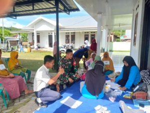 TNI Peduli Kesehatan, Babinsa Dampingi Kegiatan Posyandu Terpadu