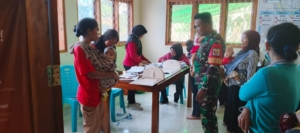 Babinsa Koramil 1630-01/Komodo Dampingi Posyandu 94 Bayi dan Balita di Kelurahan Labuan Bajo