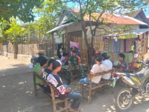 Babinsa Koramil 1614-01/Dompu Gelar Komsos di Dusun Campa, Warga Dihimbau Jaga Kamtibmas
