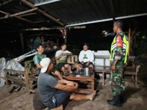 Koramil 1608-06/Wawo Dukung Ketentraman Desa Lewat Patroli Malam Bersama Warga
