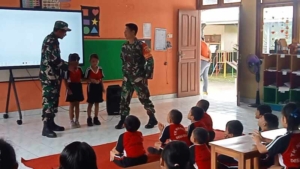 Sasar TK Negeri Besan, Koramil Dawan Hadirkan Belajar Matematika Yang Asyik Dan Menyenangkan