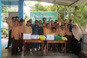 Kodim 1608/Bima Dukung Pembinaan Santri dengan Kegiatan Upacara Senin Bersama TNI