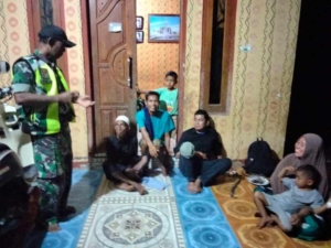 Serka Muhdar dan Babinsa Wawo Berikan Himbauan Keamanan Saat Ronda Malam