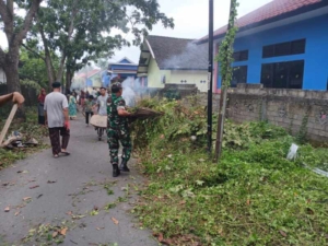 Sambut Ramadan 1447 H, Babinsa Bersama Warga Lingkungan Tengari Gelar Gotong Royong Kebersihan