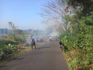 Babinsa Desa Bara Gelar Komsos dan Gotong Royong Bersama Warga