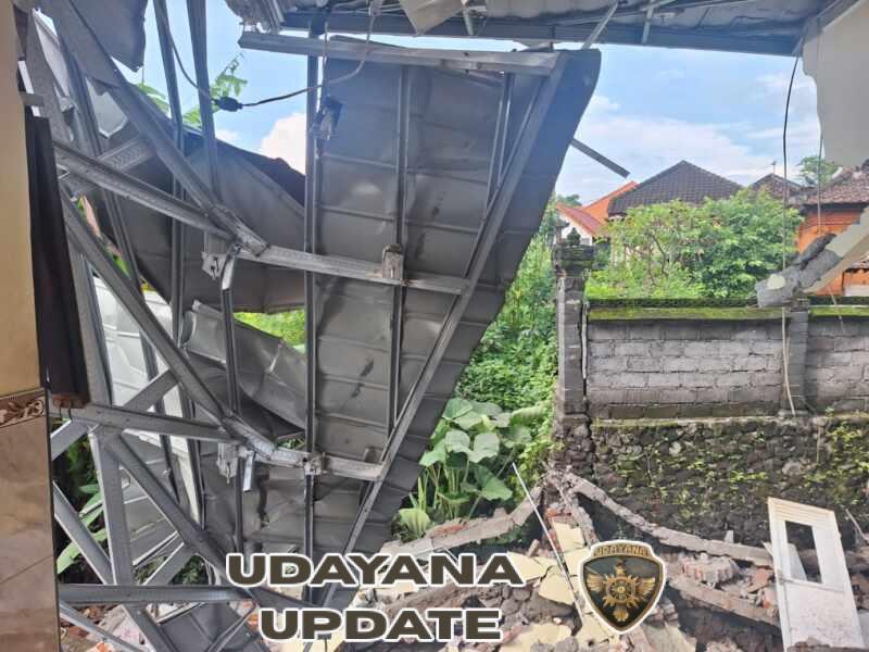 Babinsa 1623-01/Karangasem Dampingi Pengecekan Lokasi Rumah Roboh di Galiran Kaler