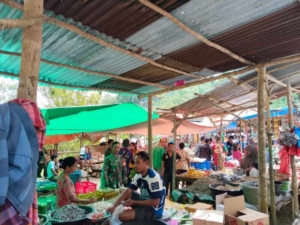Jalin Komunikasi, Babinsa Komsos Dengan Pedagang Di Pasar Tradisional