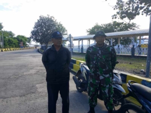 TNI Hadir di Tengah Masyarakat, Pengamanan Pelabuhan Poto Tano Berjalan Aman dan Lancar