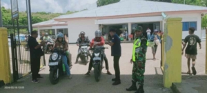 Babinsa Amankan Aktivitas Bongkar Muat KMP Kalibodri di Pelabuhan Pantai Baru