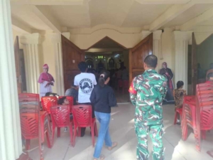 Pastikan Aman dan Tertib, Babinsa Kota Larantuka Kawal Perayaan Rabu Abu