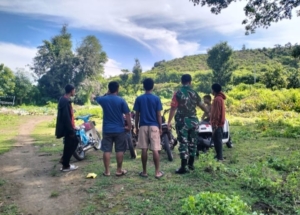 Melalui Komsos, Babinsa Desa Kiwu Tingkatkan Pengawasan Wilayah Binaan