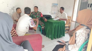 Sinergi Babinsa dan Aparat Desa di Sumbawa Barat Bantu Korban Kecelakaan