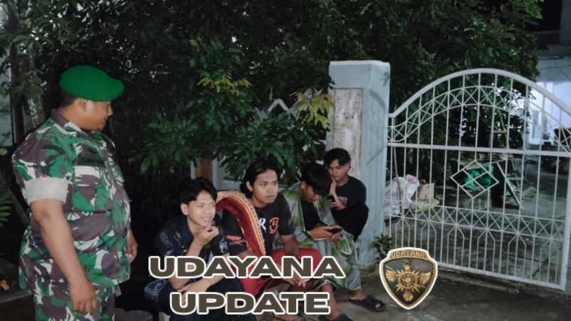 Hadir di Tengah Masyarakat, Piket Koramil 1628-02/Sekongkang Beri Imbauan Keamanan