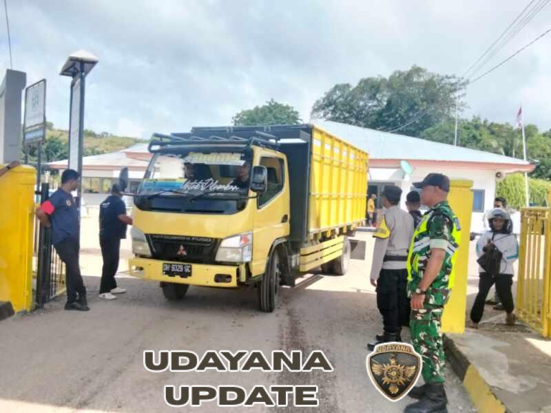 Piket Koramil 1627-02/PB Monitoring Kedatangan KMP Inerie di Pelabuhan Ofa Langga