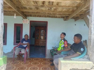 Babinsa Koramil 1625-05/Aesesa Monitoring Wilayah di Marapokot, Situasi Aman dan Kondusif