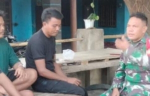 Babinsa Desa Bandok Komsos Bersama Warga, Tekankan Pentingnya Kebersihan dan Kerukunan Lingkungan