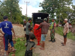 Babinsa Koramil 1627-03/Batutua Dampingi Pengambilan Molen untuk KDKMP Desa Mundek