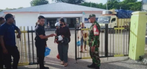 Babinsa Koramil 1627-02/Pantai Baru Amankan Keberangkatan KM Kalibodri